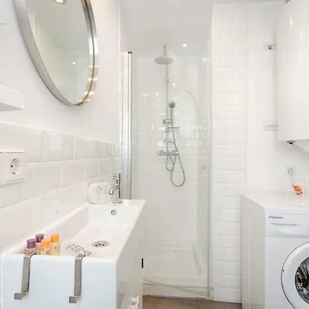 Beachside Cosy With Pool