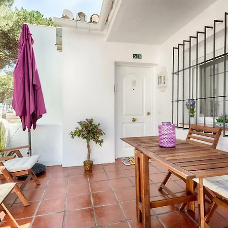 Beachside Cosy With Pool Estepona