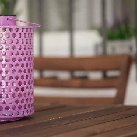 Beachside Cosy With Pool Apartmán