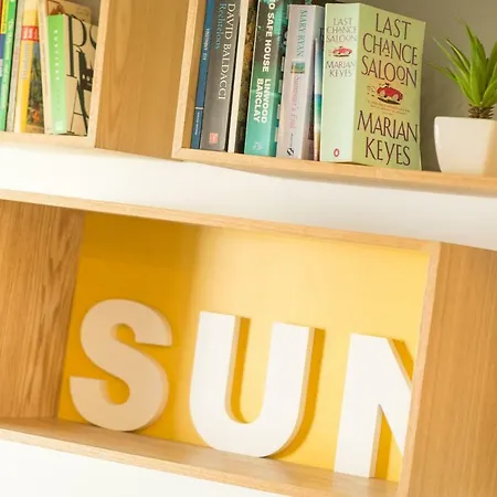 Beachside Cosy With Pool Apartmán *