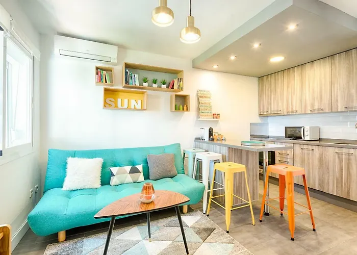 아파트 Beachside Cosy With Pool 에스테포나