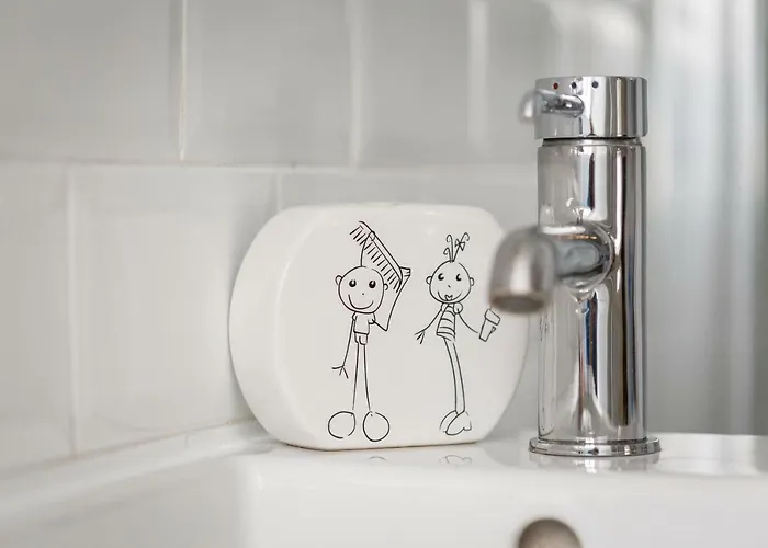 Beachside Cosy With Pool Estepona