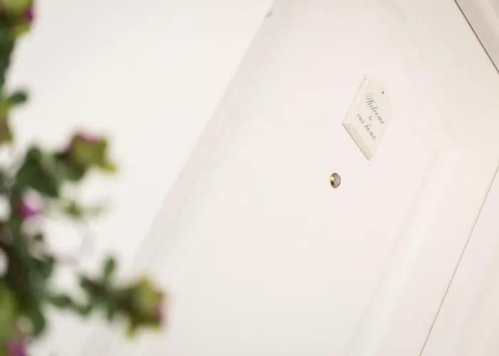 Beachside Cosy With Pool