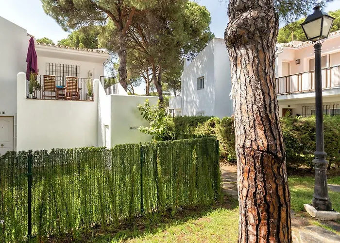 Beachside Cosy With Pool Apartamento