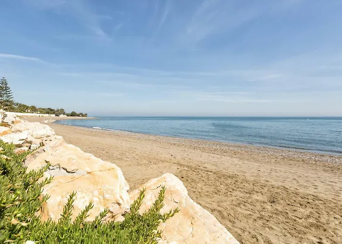 Beachside Cosy With Pool Apartamento