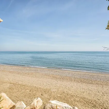 Beachside Cosy With Pool * Estepona