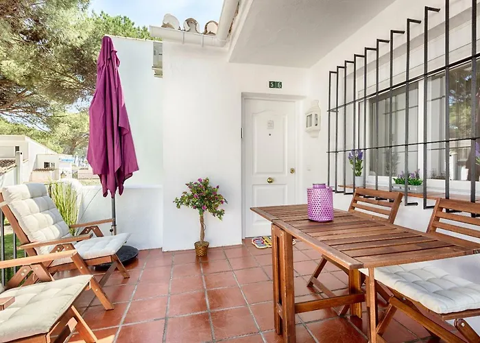 Beachside Cosy With Pool Estepona