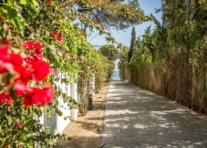 Beachside Cosy With Pool * Estepona