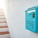 Beachside Cosy With Pool 아파트 *