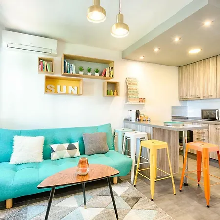 아파트 Beachside Cosy With Pool 에스테포나